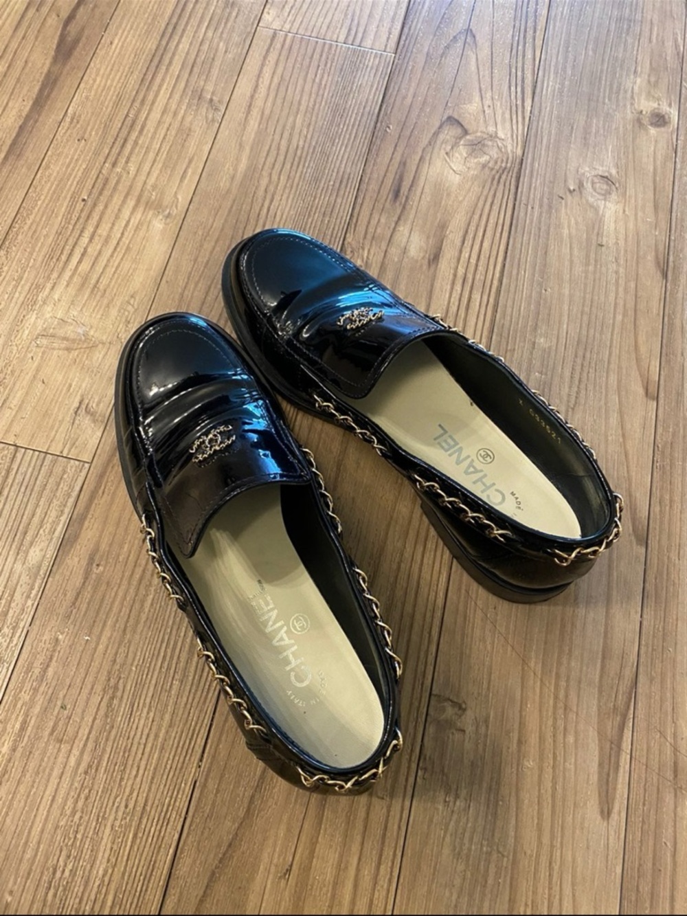 CHANEL Black Patent Leather Chain Trim Loafers - Picture 5 of 6